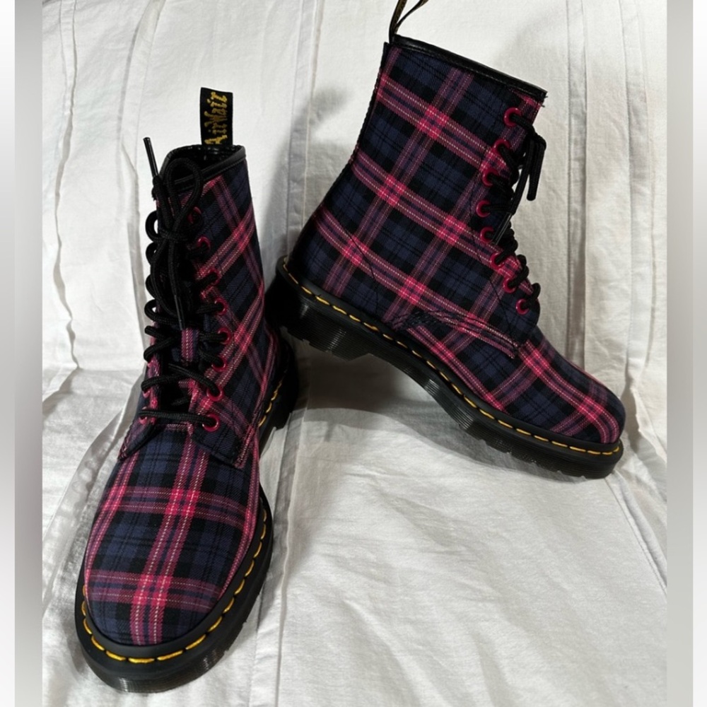 Dr. Martens Pink and Purple Plaid Lace-Up Combat Boots Docs grunge punk 🖤 - Picture 4 of 8